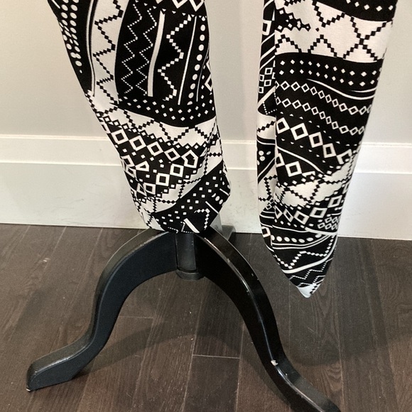 MISS Selfridge black and white Sleeveless jumpsuit - Picture 15 of 17